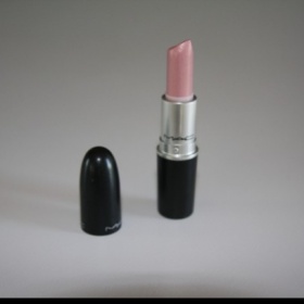 Světlerůžová rtěnka MAC