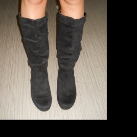 Černé semišové podzimní kozačky