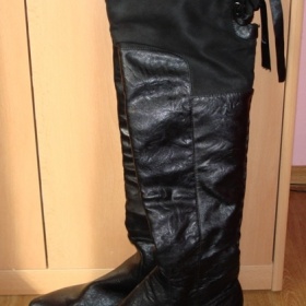 Černé vysoké kozačky CCC