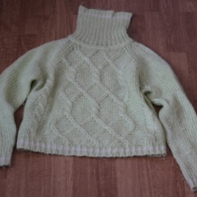 Zelený svetřík Kenvelo