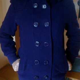 Fialový kabát s kapucí - foto č. 1