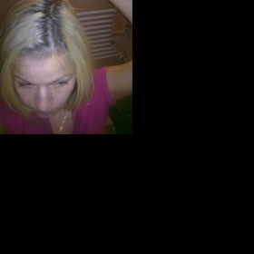 Zachrání spálené vlasy tmavší melír?