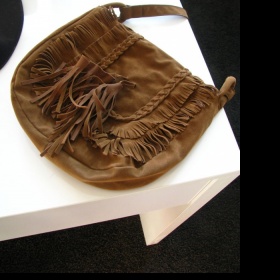 Hnědá crossbody kabelka s třásněmi Tally Weijl