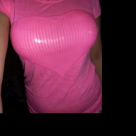 Růžové tričko s flitrovým srdcem H&M - foto č. 1