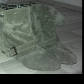 Nízké šedé semišové kozačky