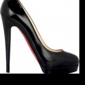 Řízení auta v podpatcích