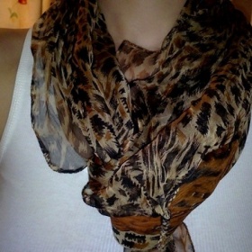 Leopardí  hnědý šátek - foto č. 1