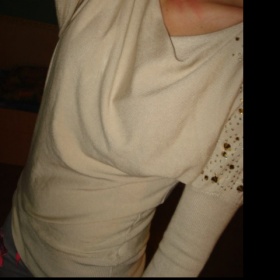 Tunika delší béžové barvy s hroty na ramenou