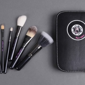 Kosmetické štětce Hello Kitty. Koupit, nebo ne?