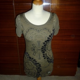 Hnedé vzorové triko desigual - foto č. 1