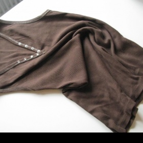 Hnědé tričko s kamínky Gate