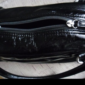 Černá lakovaná kabelka Puma