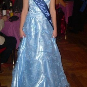 Šaty nebesky modré s korzetem