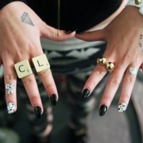 Tetování na hřbetě ruky