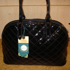 Kabelka černé barvy