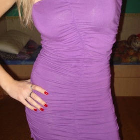 Šaty fialové barvy  Amisu