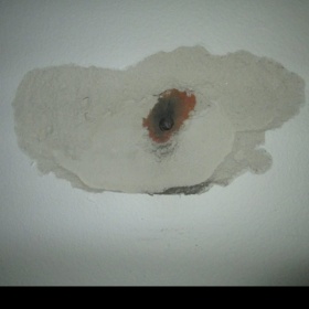 Jak opravit díru ve zdi?