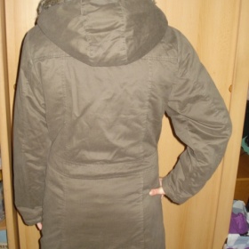 Kabát hnědo - zelené barvy s kapucí - foto č. 1