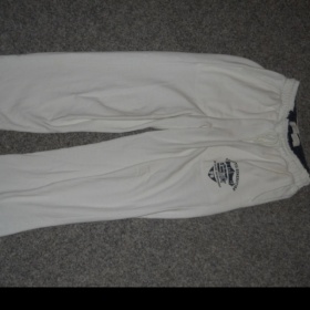 Bílé volné tepláky Fishbone