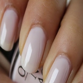 Mliečny bielo - ružový lak