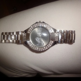 Stříbrné hodinky Guess