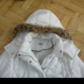 Bílá zimní bunda s kožíškem na kapuci  Takko - foto č. 1