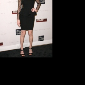 Černé šaty s průhlednými rukávy