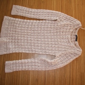 Pudrový svetr Londýn