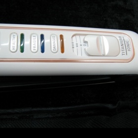 Žehlička na vlasy Rowenta SF 7870 Respectissim Liss