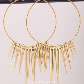 Pozlacené naušnice s ostny