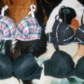 Čtyři kousky push - up podprsenek cena za všechny