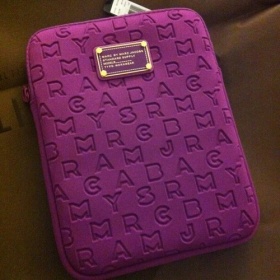 Kde koupit obal na iPad od Marca Jacobse - růžový/fialový