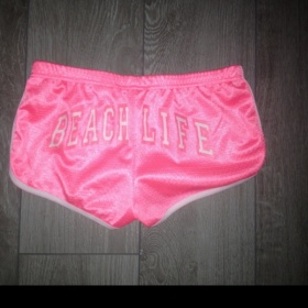 Neonově růžové kraťasy Taily Weil - foto č. 1