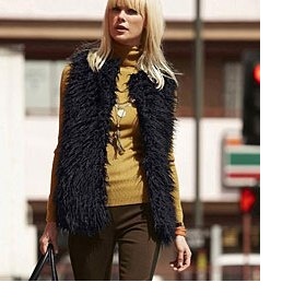 Černá kožešinová vesta