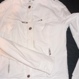 Bílá bundička Amisu