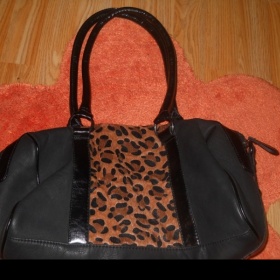 Černá kabelka s tygřím vzorem - foto č. 1