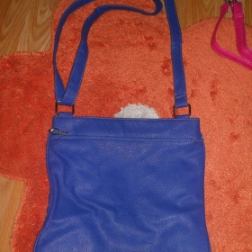 Královsky modrá kabelka crossbody - foto č. 1