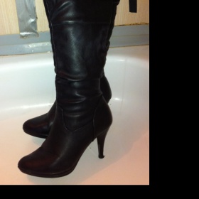 Černé kozačky na podpadku