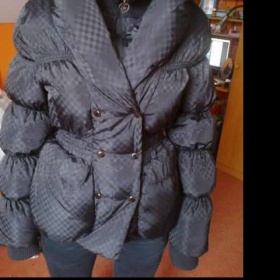 Černá elegantní zimní bunda