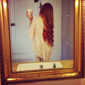 Kde seženu tuniku s vystřihnutým oválem na zádech?