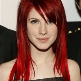 Zrzavé vlasy pro hnědookou ženu