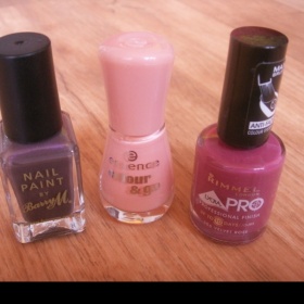 Sada laků na nehty: Barry M - Dusky Mauve, Rimmel - Velvet rose, Essence - Modern romance - foto č. 1
