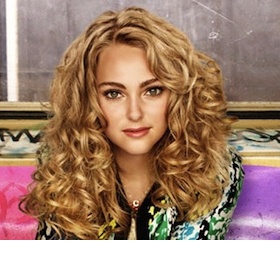 Jak na vlasy herečky z The Carrie diaries