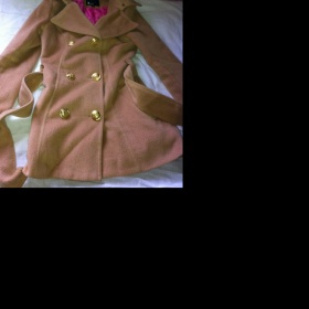 Světle hnědý kabát Tally Weijl se zlatými detaily