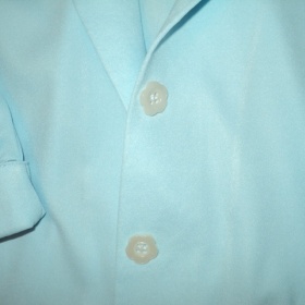 Světle modrá košile SabraSports s knoflíky ve tvaru kytek - foto č. 1