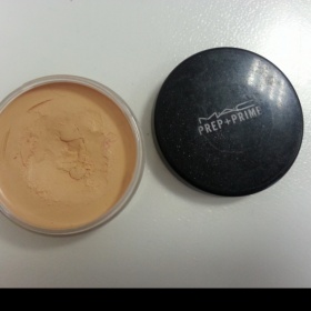 Podkladová báze pod oční stíny MAC - foto č. 1