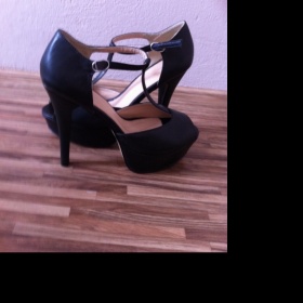 Černé boty na platformě Baťa - foto č. 1