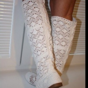 Bílé letní háčkované kozačky