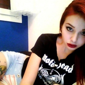 L'oreal Casting creme gloss 664 rubínově červená