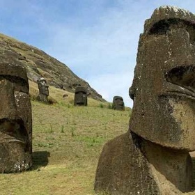 Soška Moai z Velikonočních ostrovů
